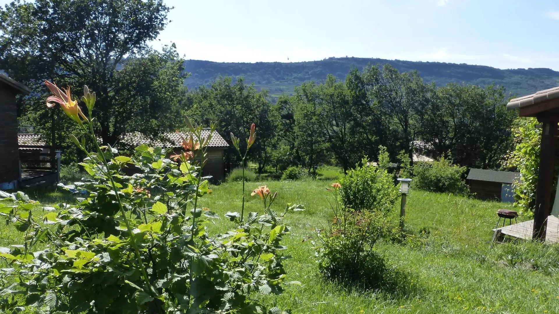 Chalet Rouge - Piscine Partagee Darbres
